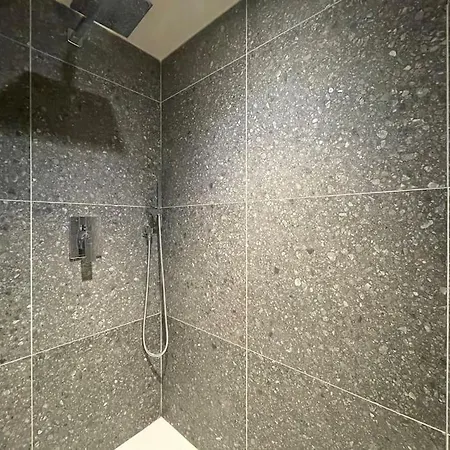 Cocon Sous Le Toit, 6 Personnes, * Villeurbanne